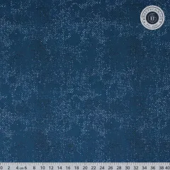 Nahaufnahme der feinen Tupfenstruktur des Spotted-Drucks in Weiß und Schwarz auf Marineblau.